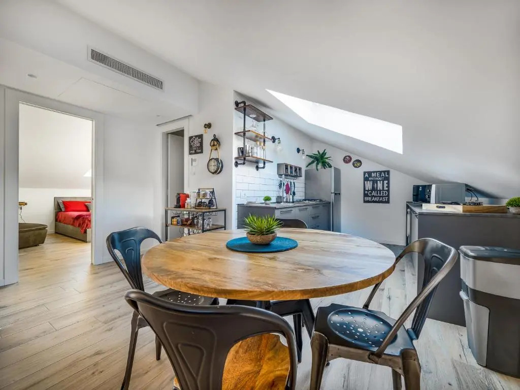 Lu's House - Cozy and Stylish Apartment with patio