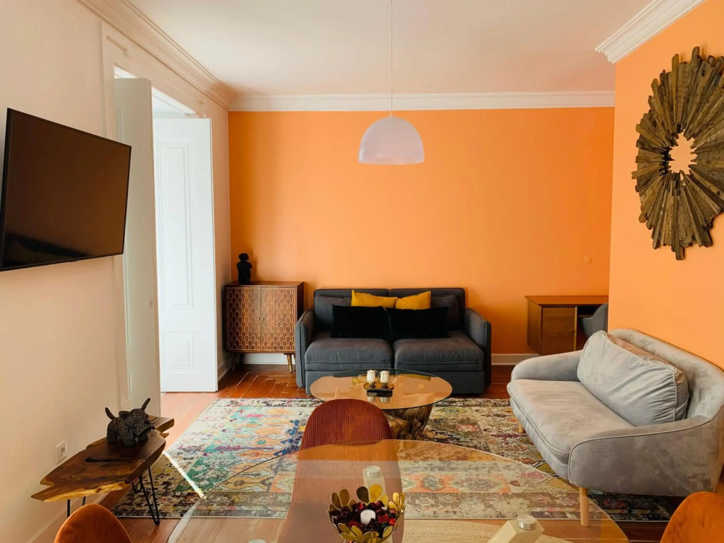 Spacious 1 bedroom apartment with a Parking Spot in Chiado