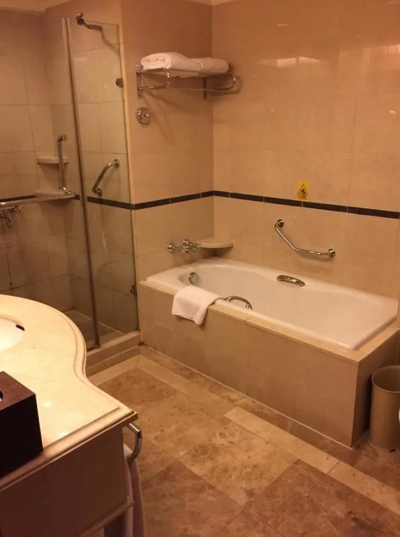 Howard Johnson Regal Court