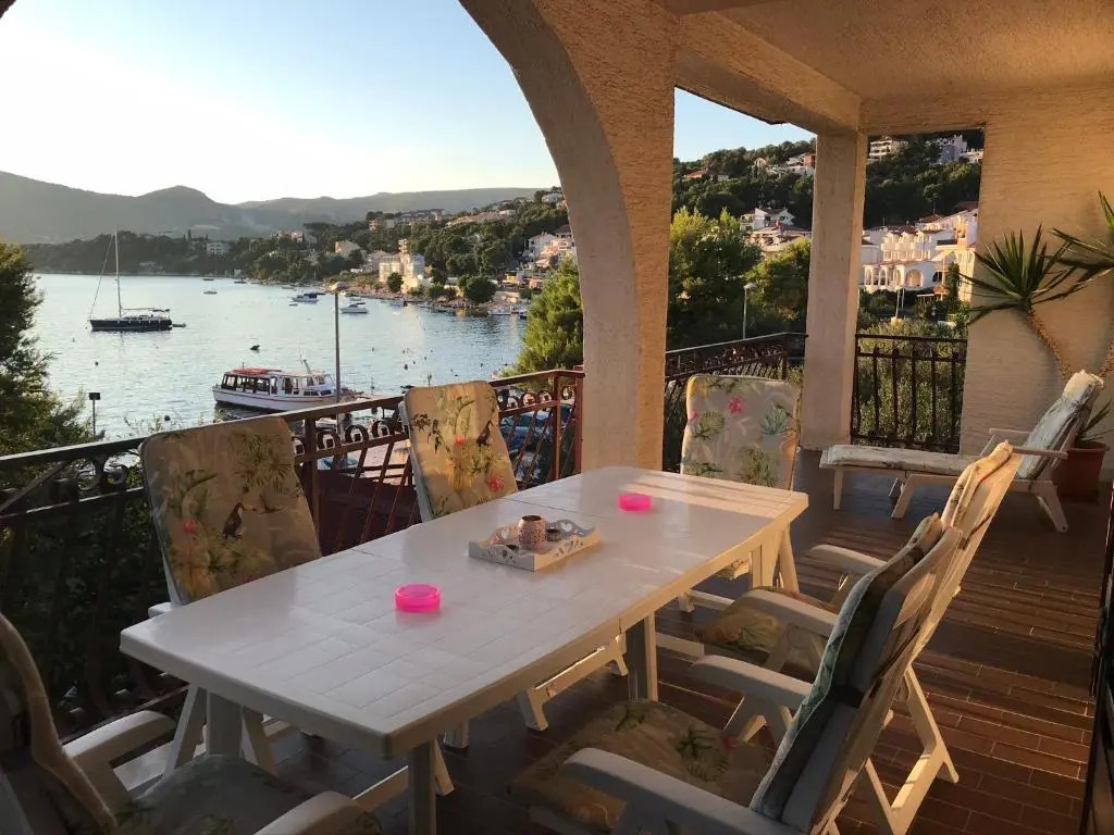 Apartments Villa Mirella