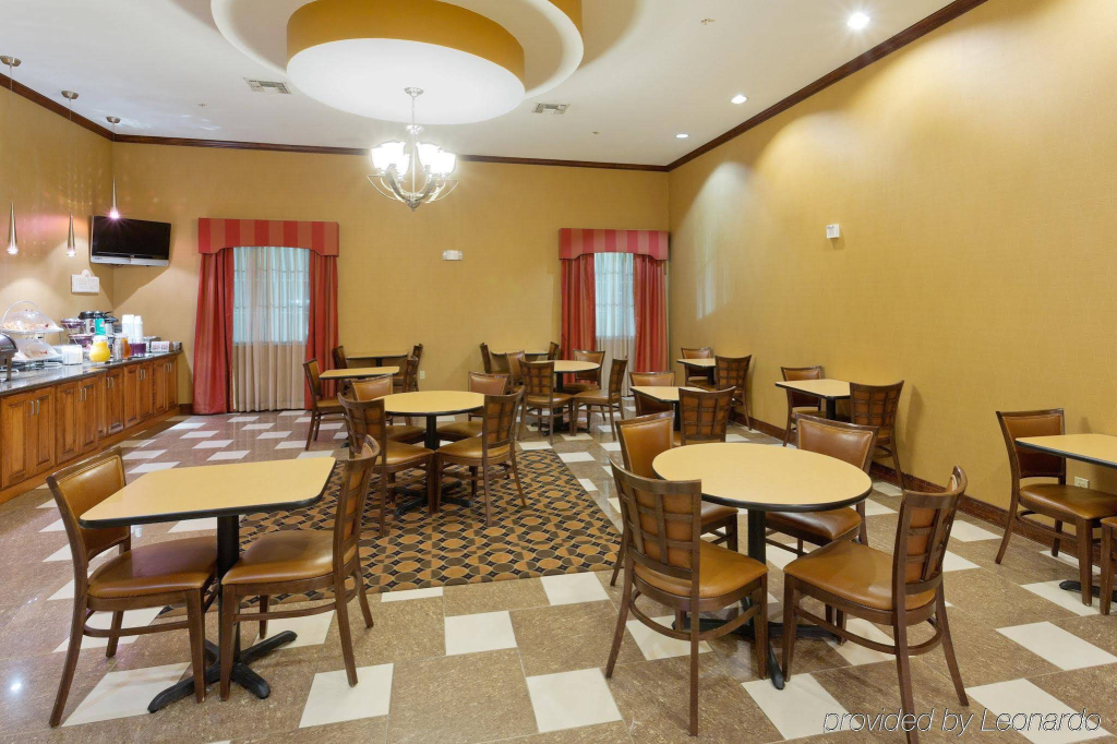 La Quinta Inn & Suites by Wyndham Dallas South-DeSoto