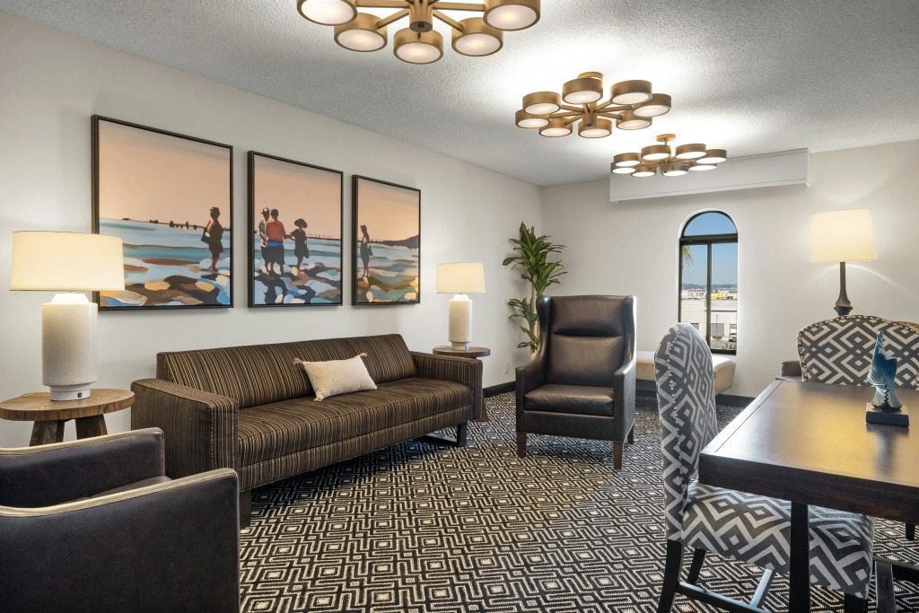 Embassy Suites by Hilton Los Angeles International Airport South