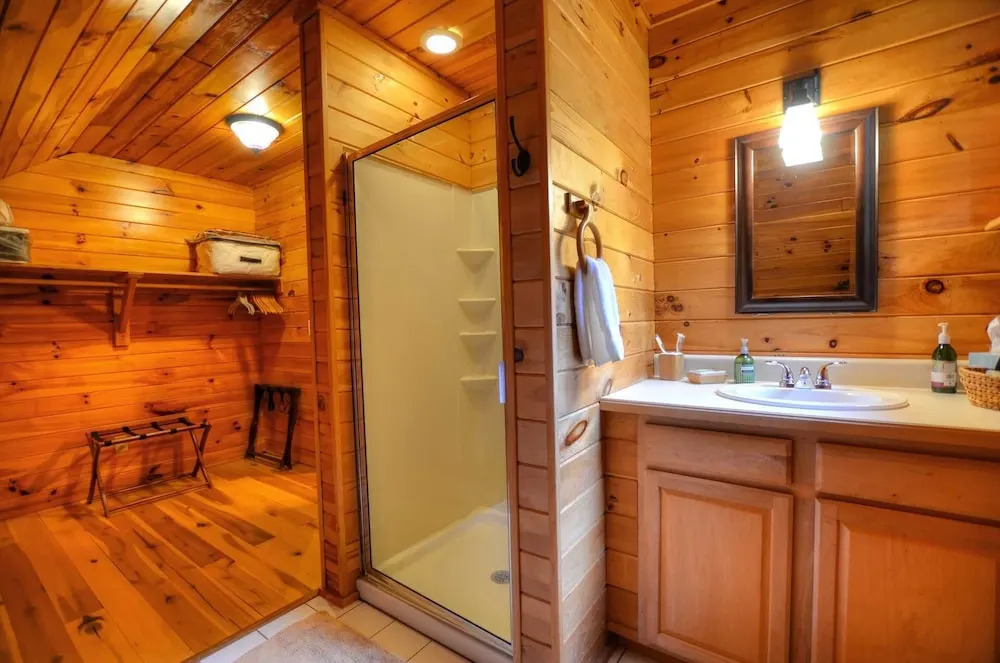 Moonshiner's Hideaway 2 Bedrooms 2 Bathrooms Cabin