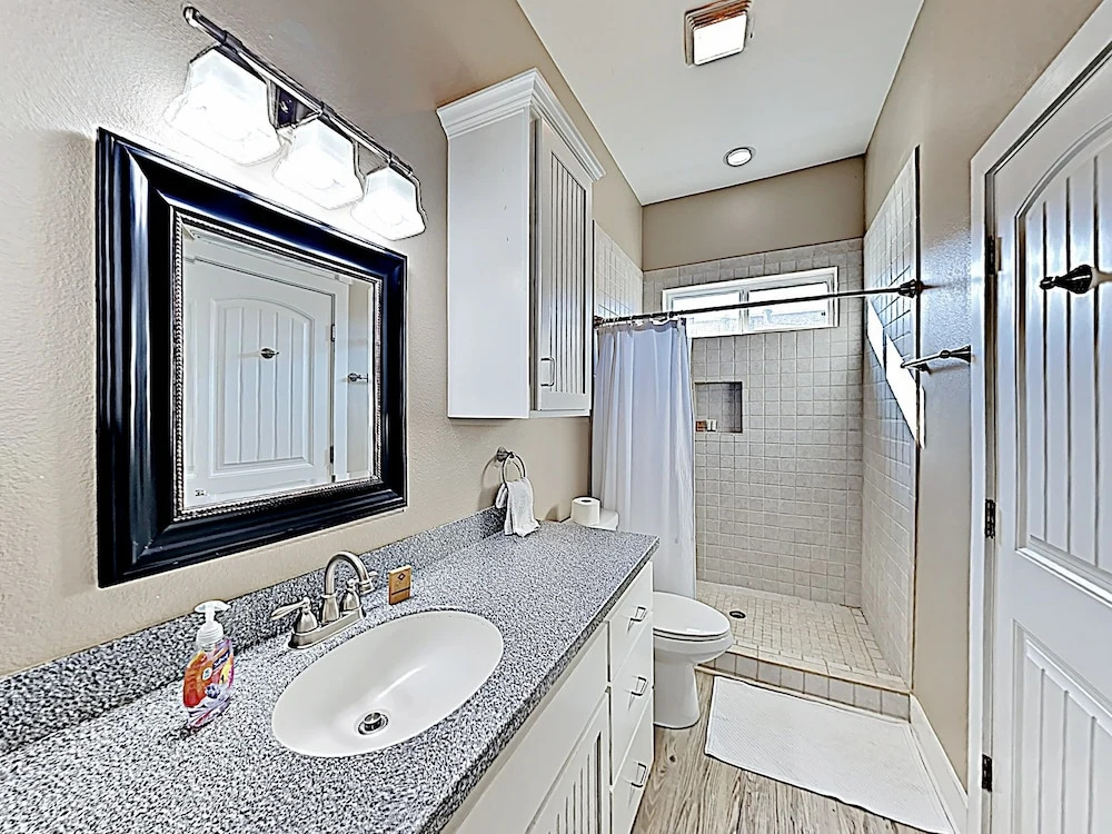 Coastal Getaway - Pool & Gulf Views, Walk To Beach 5 Bedroom Home