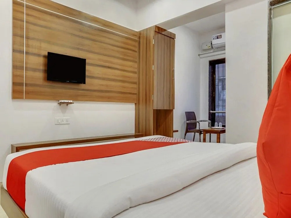 OYO Flagship 26583 Hotel Kohinoor Plaza