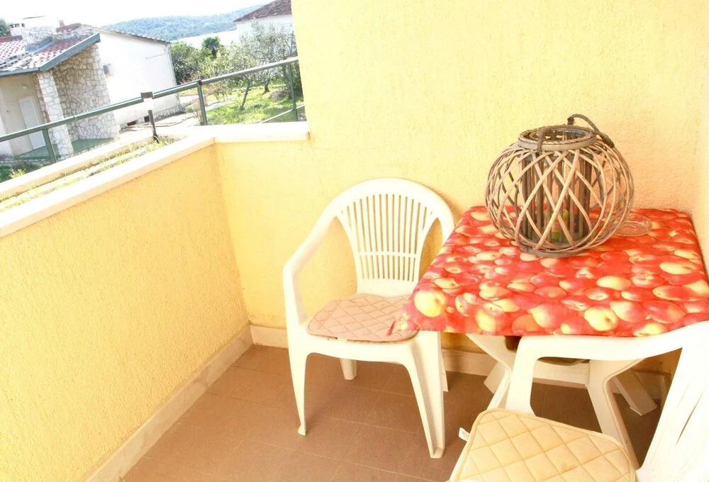 Apartment With one Bedroom in Okrug Gornji, With Enclosed Garden and W