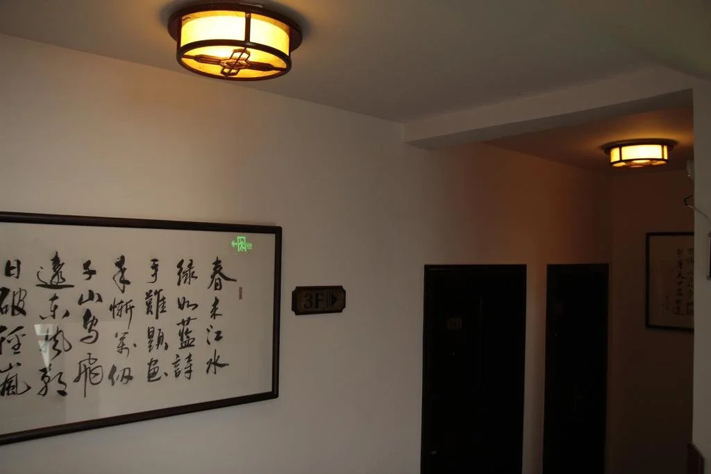 Hotel Explorer
