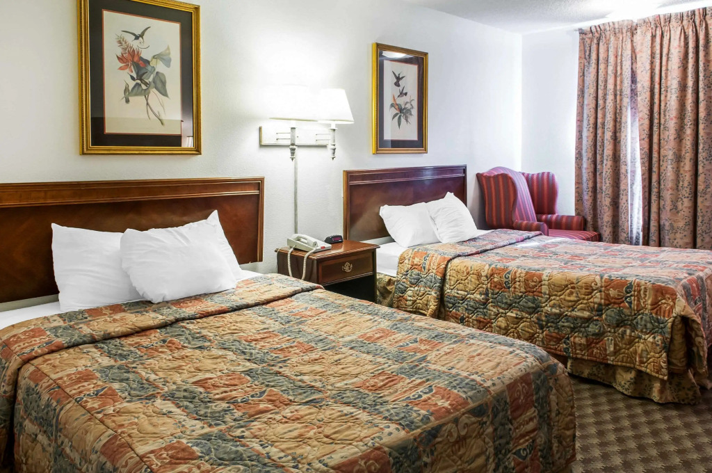 Econo Lodge Eagle Nest