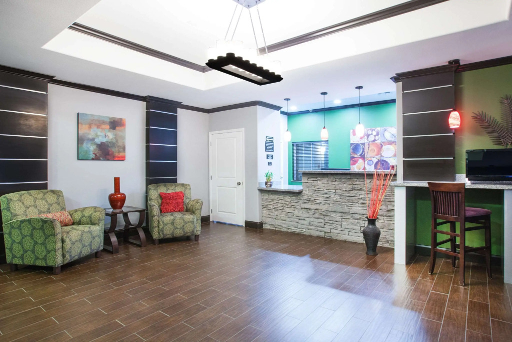 Super 8 by Wyndham Carthage TX
