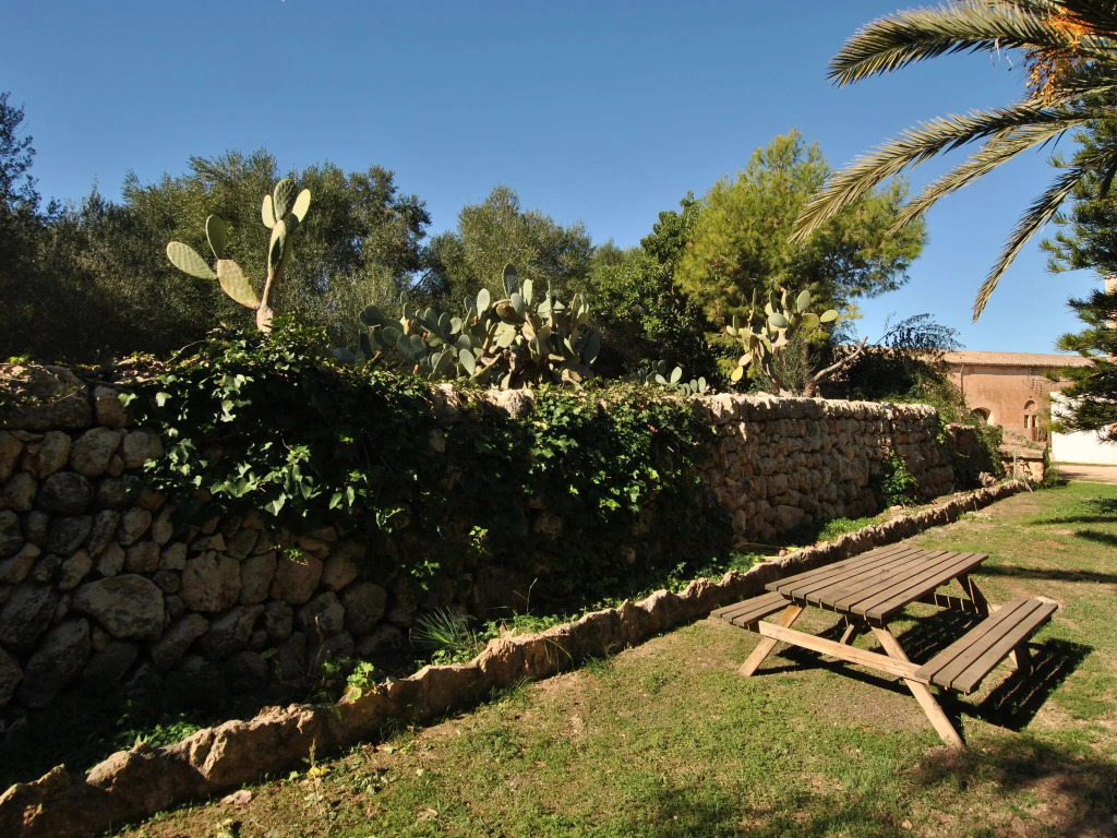 Simple house in super location with private access to the most beautiful beach.
