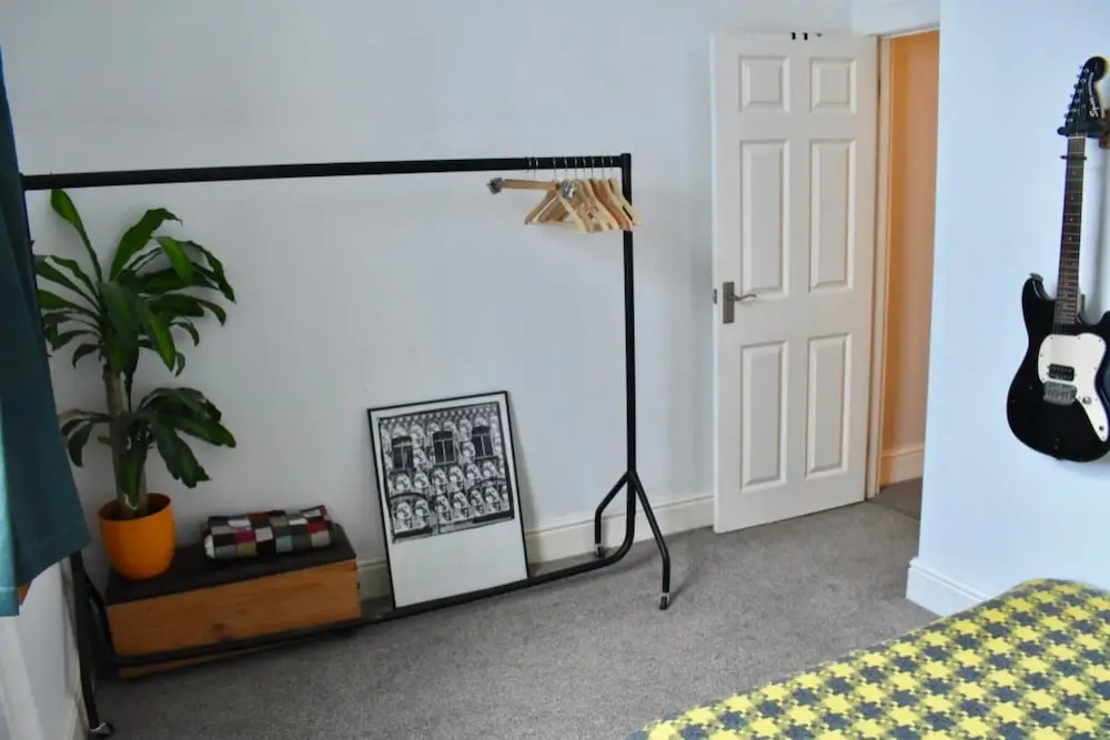 Contemporary 1 Bedroom Apartment With Indoor Cat for Company