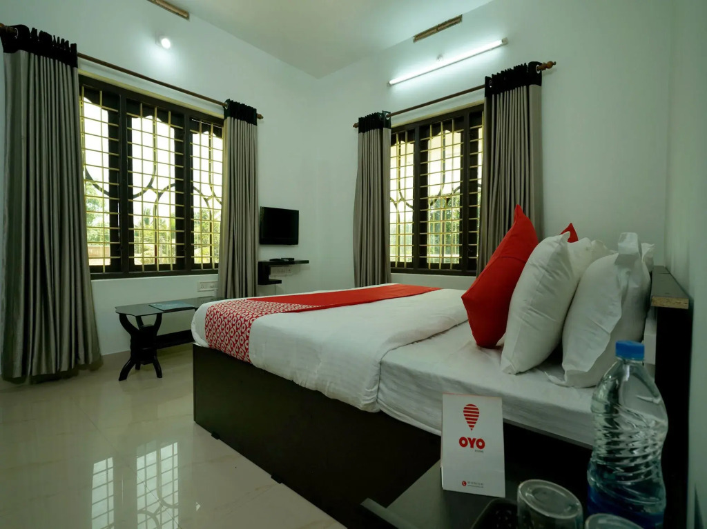 OYO 12224 Karoli Inn