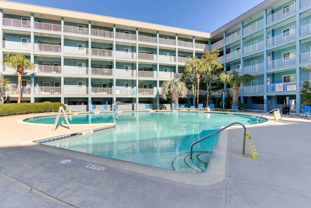 Resort Amenities & Beach Access: Hilton Head Condo