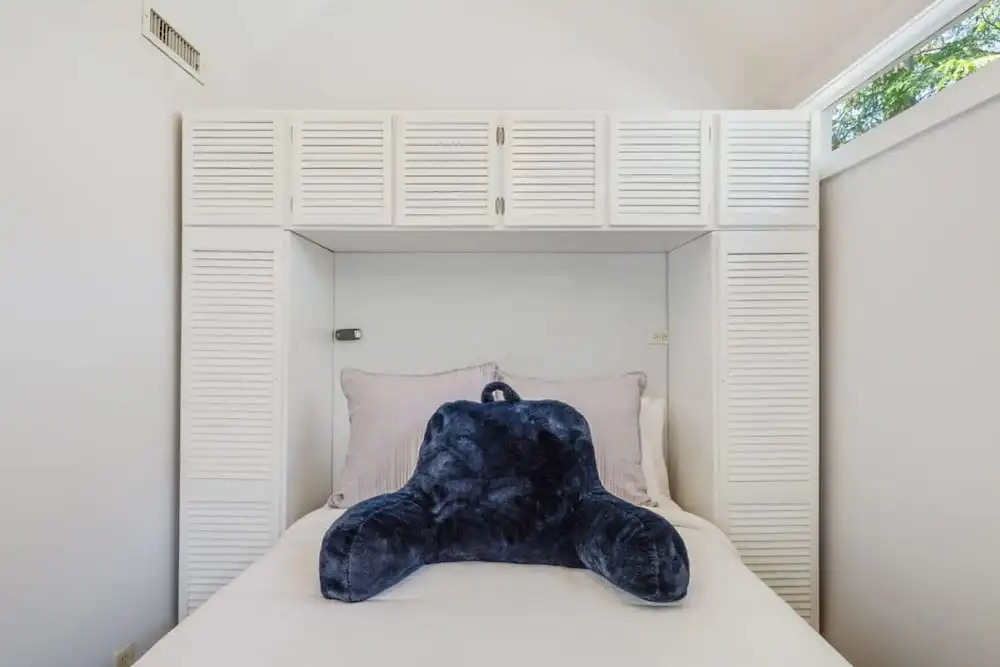 Lil Bit Adorable Conch Home on Quiet Street