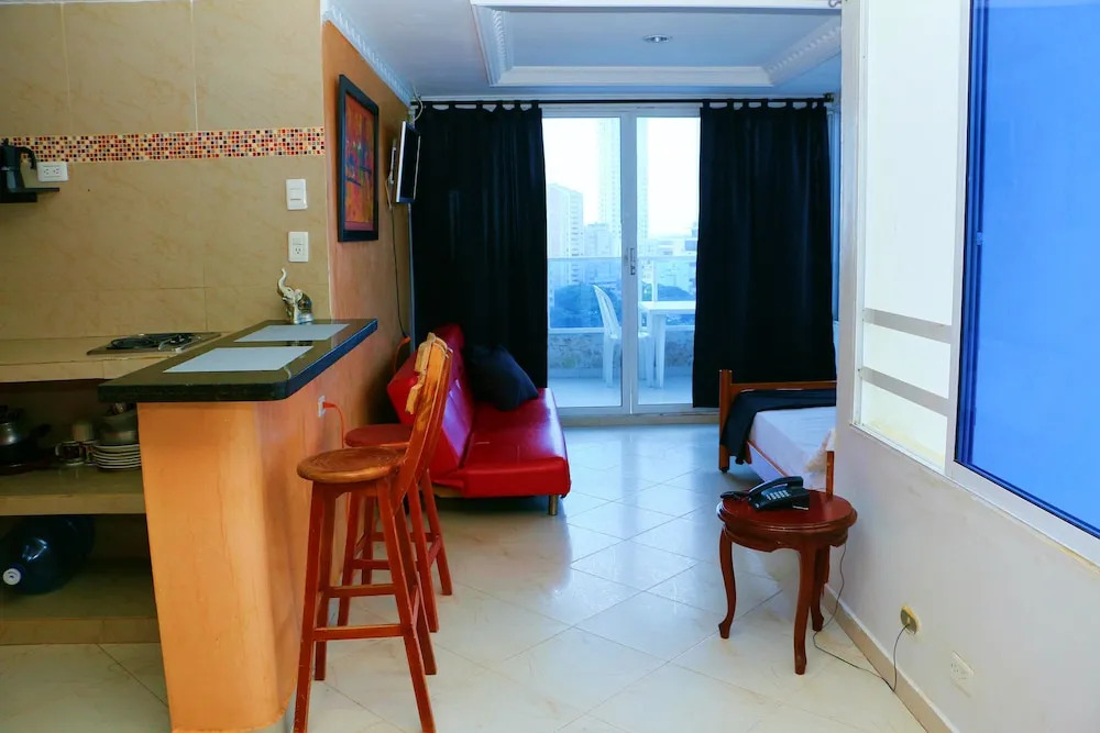 Beachfront Apartment 6 People 1105A
