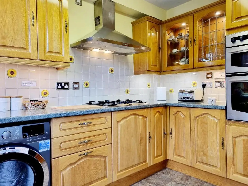 Inverness City 3 bedroom house free parking