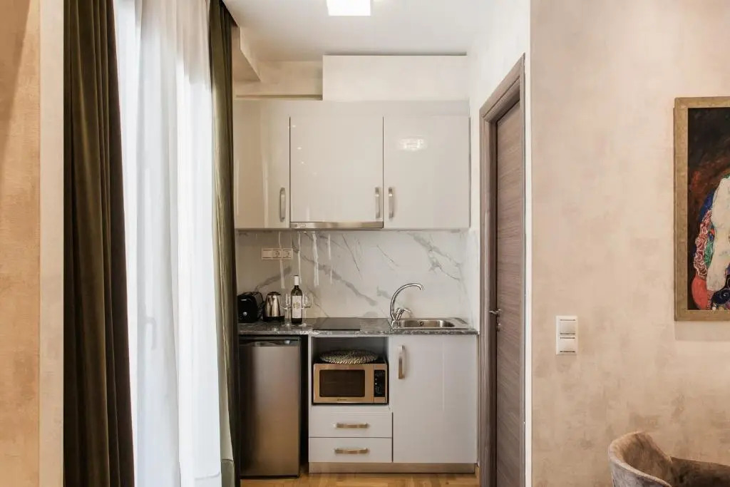Nicholas Point Apartments and Rooms