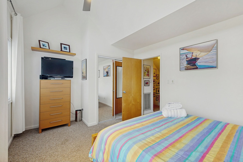 5 Blocks to Shore! Rehoboth Beach Family Escape