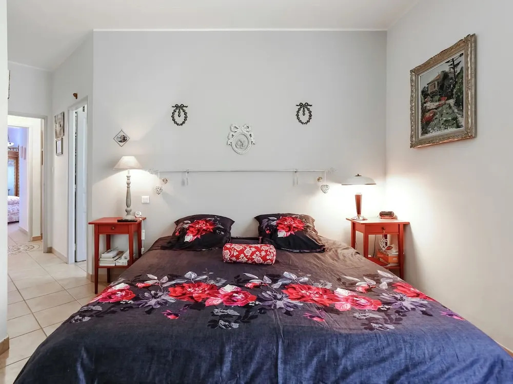 Amazing Holiday Home With Pool in Aix-en-provence