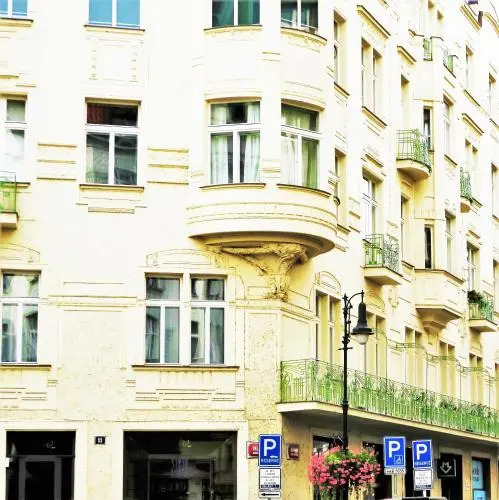 Old Town Square Superior Apartments - Valentin