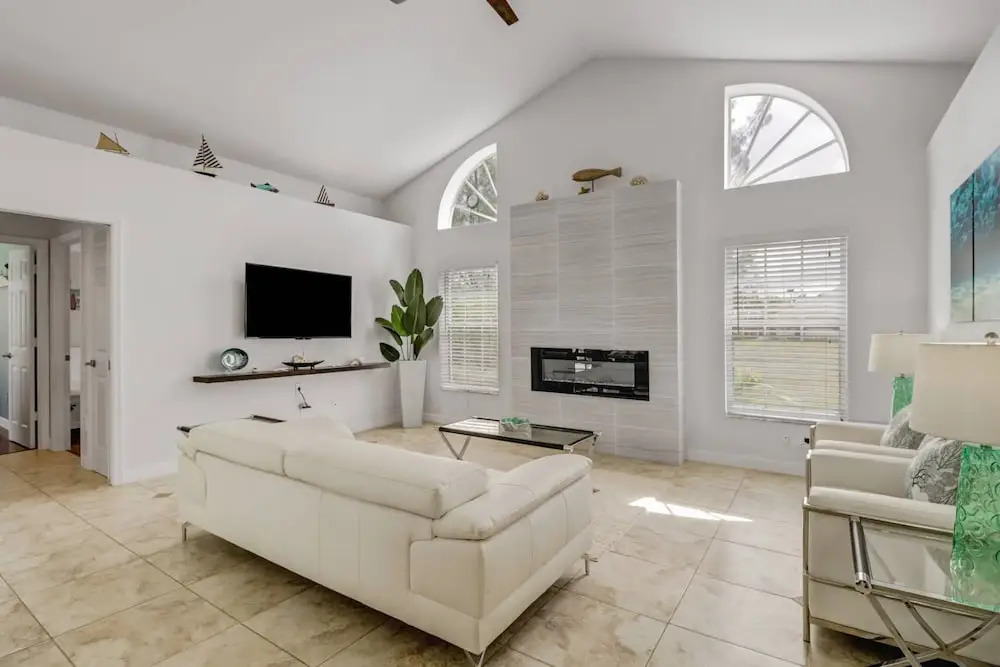 2203 Cape Coral Pkwy W