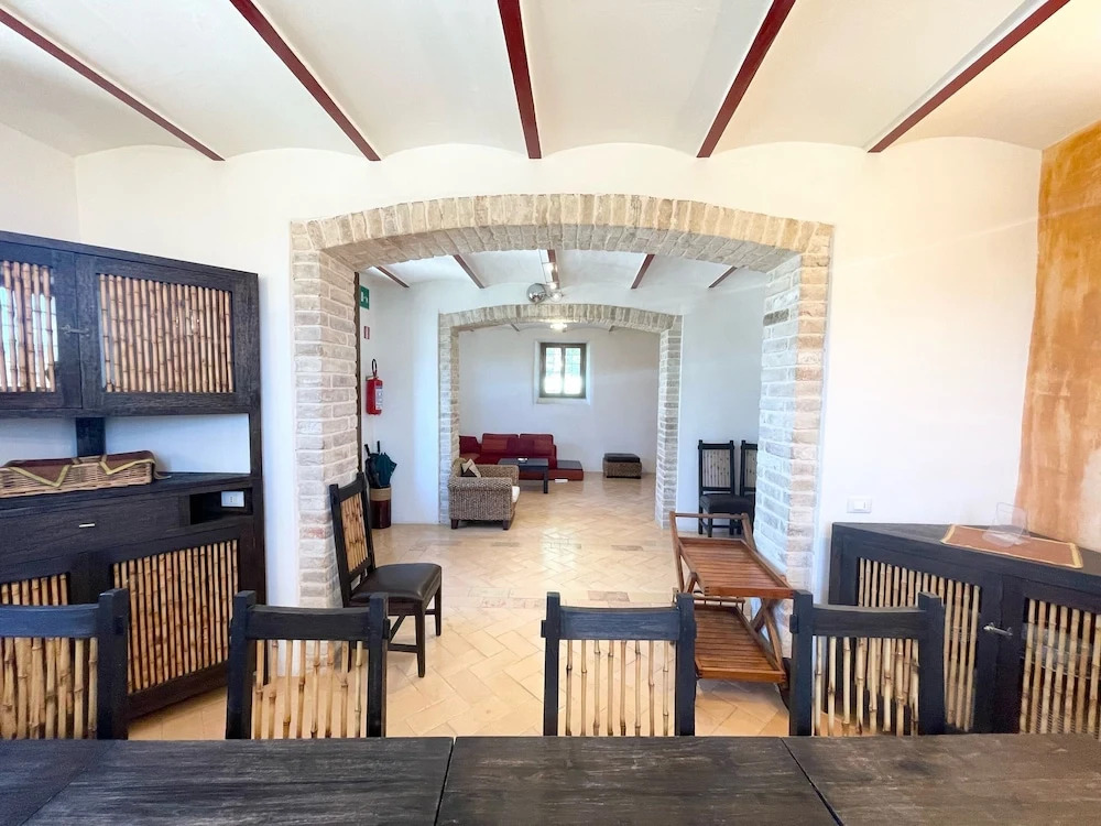 Spoleto Tranquilita sleeps 20 with Wifi Pool Yoga Studio Gardens and Views