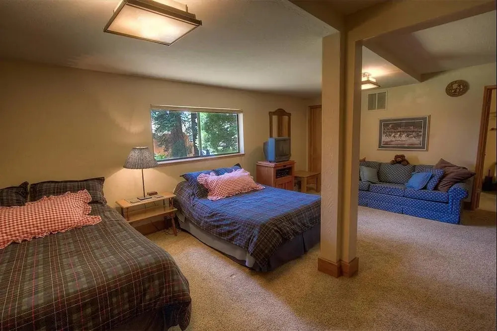 5 Bedrooms Kings Beach Home