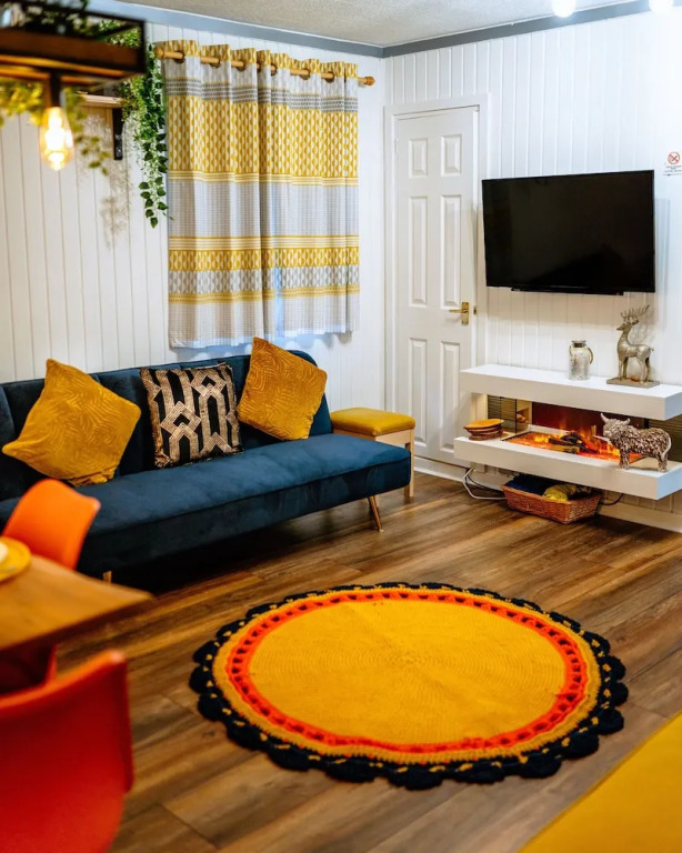 Luxurious mountain retreat lodge Hunters Quay