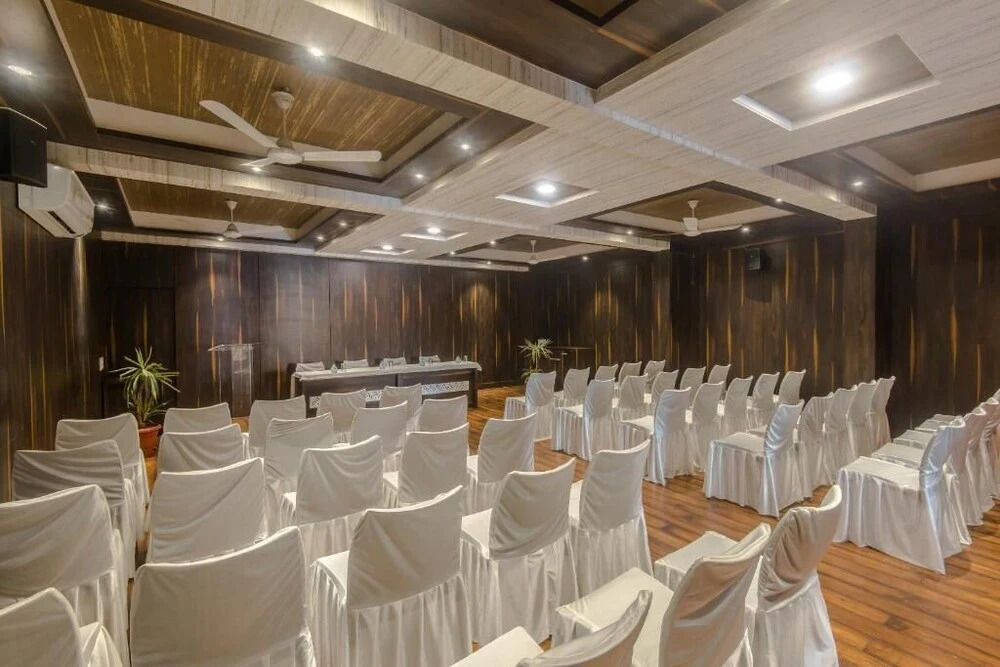 Hotel Sai Country Inn