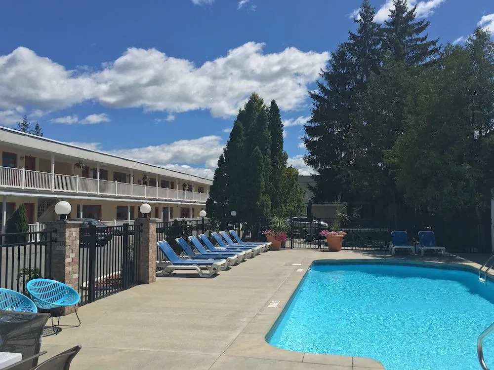 O'Sullivan's On The Lake Motel
