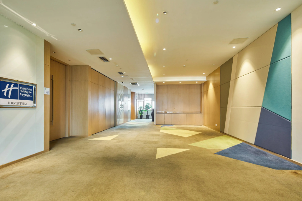 Отель Holiday Inn Express SHANGHAI ZHENPING by IHG