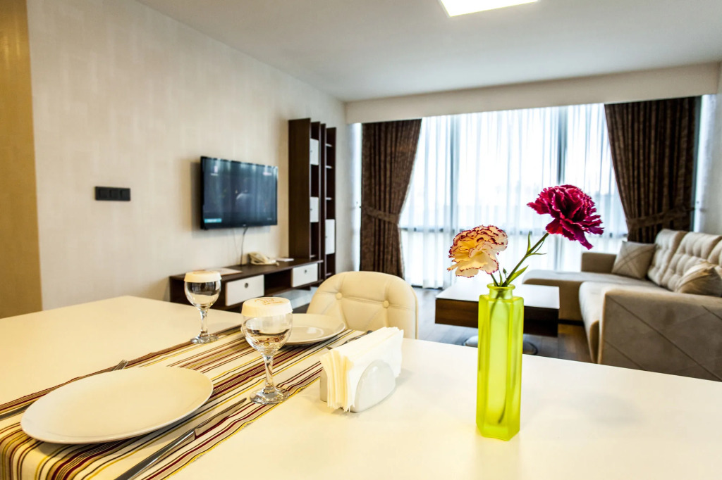 Liv Suit Hotel