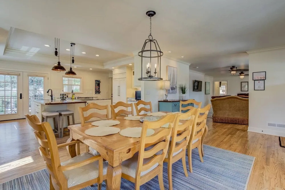 5BR Mnt Viewsdowntown Luxuryfirepit & RV Parking