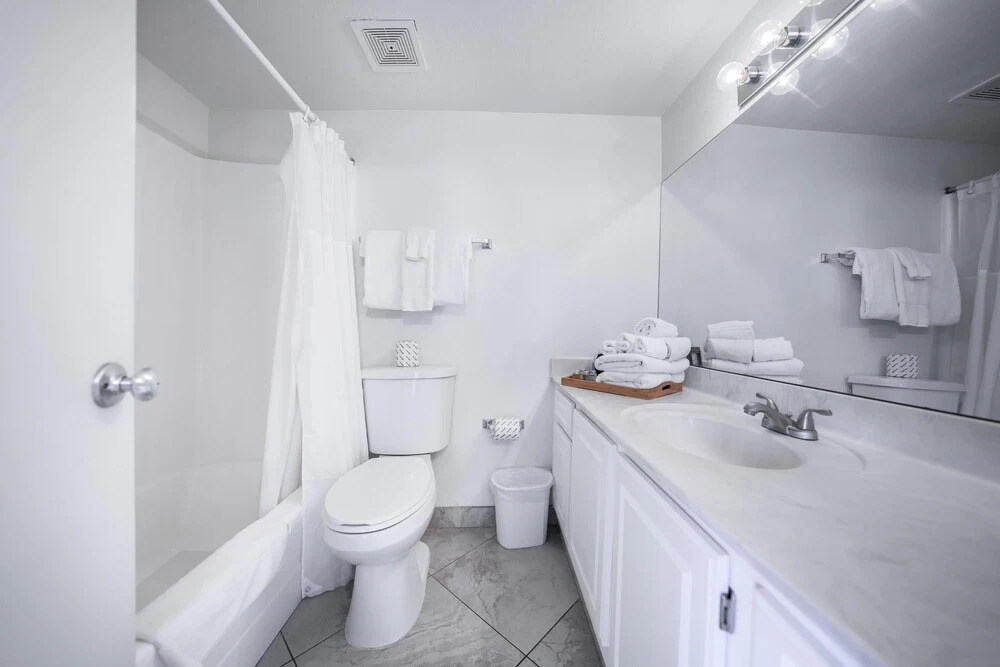 136 Fully Furnished, amenities galore! by RedAwning