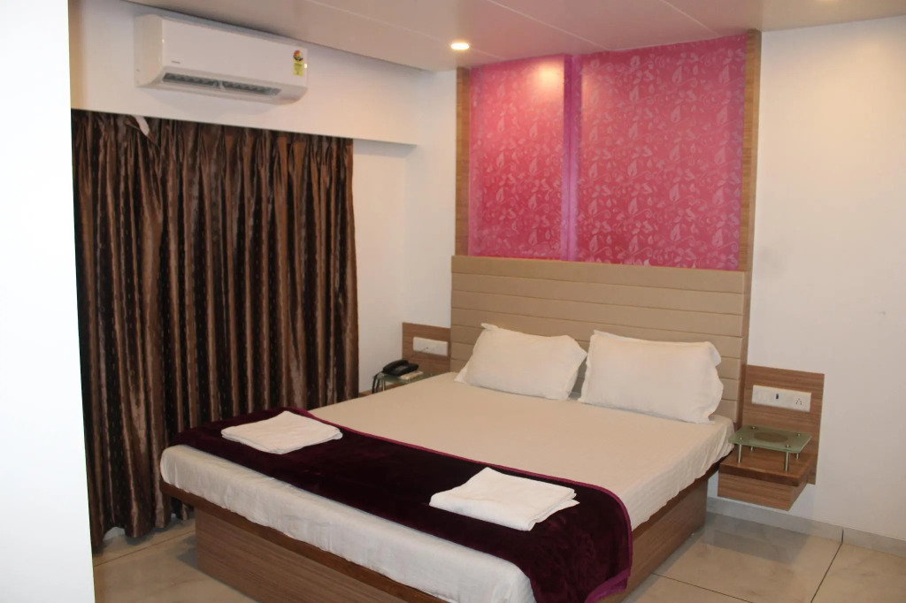 HOTEL GOLDEN PLAZA