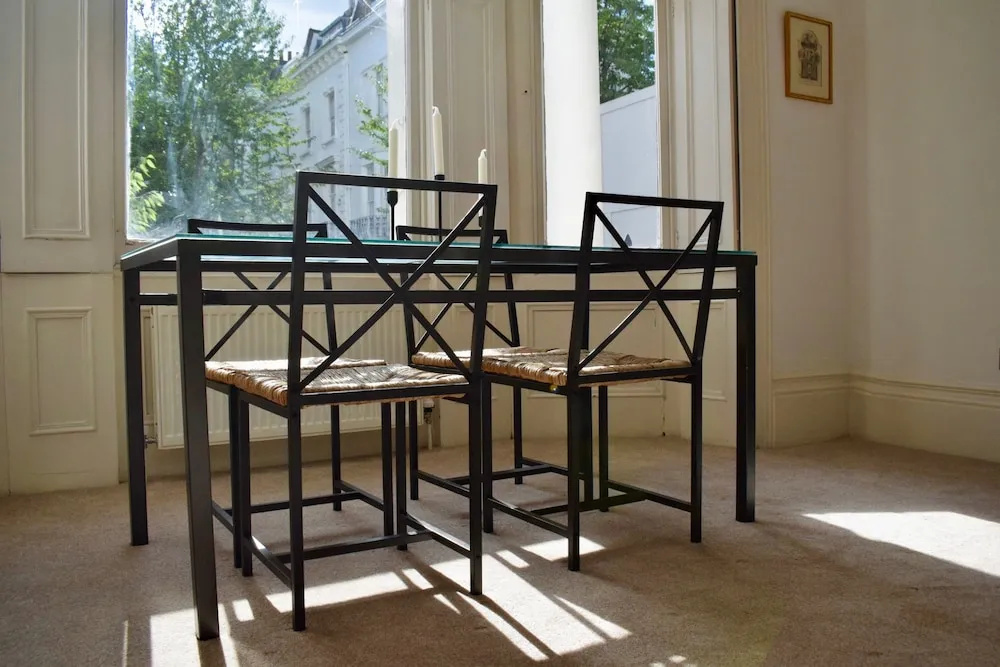 1 Bedroom Townhouse Apartment in Notting Hill