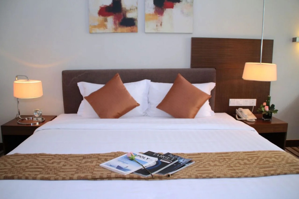 Poly Hotel