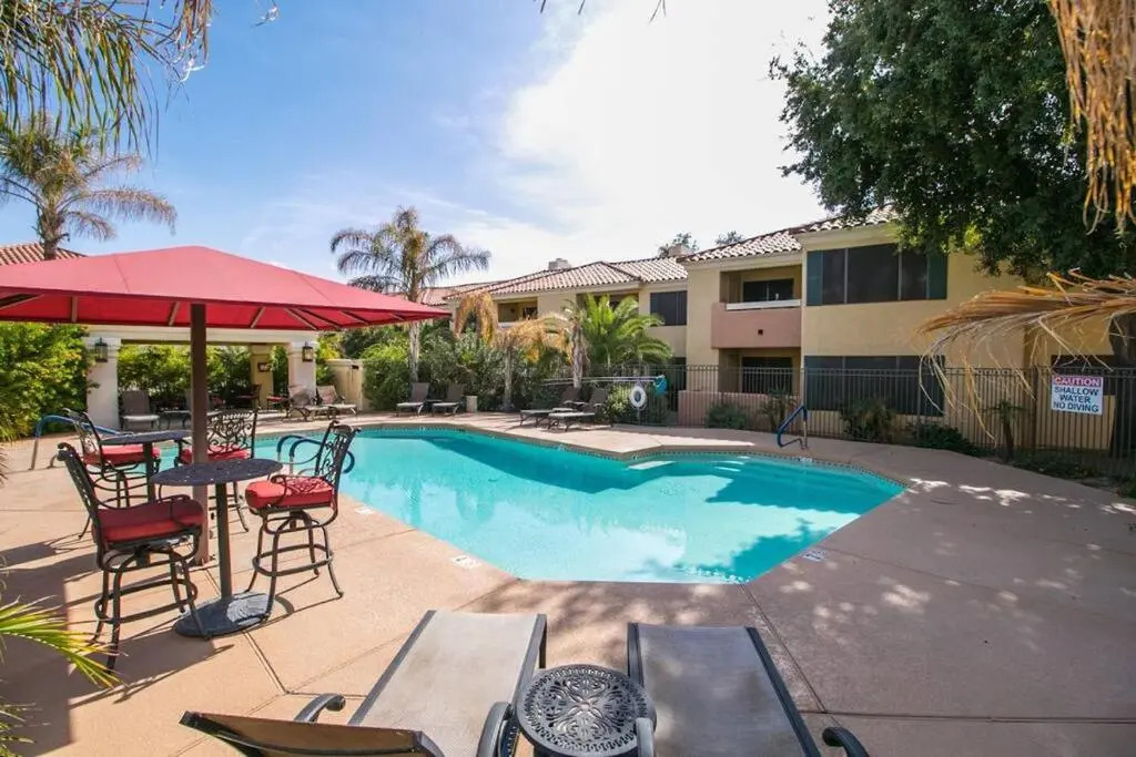 Luxury Paradise Valley Condo, Complete Remodel!