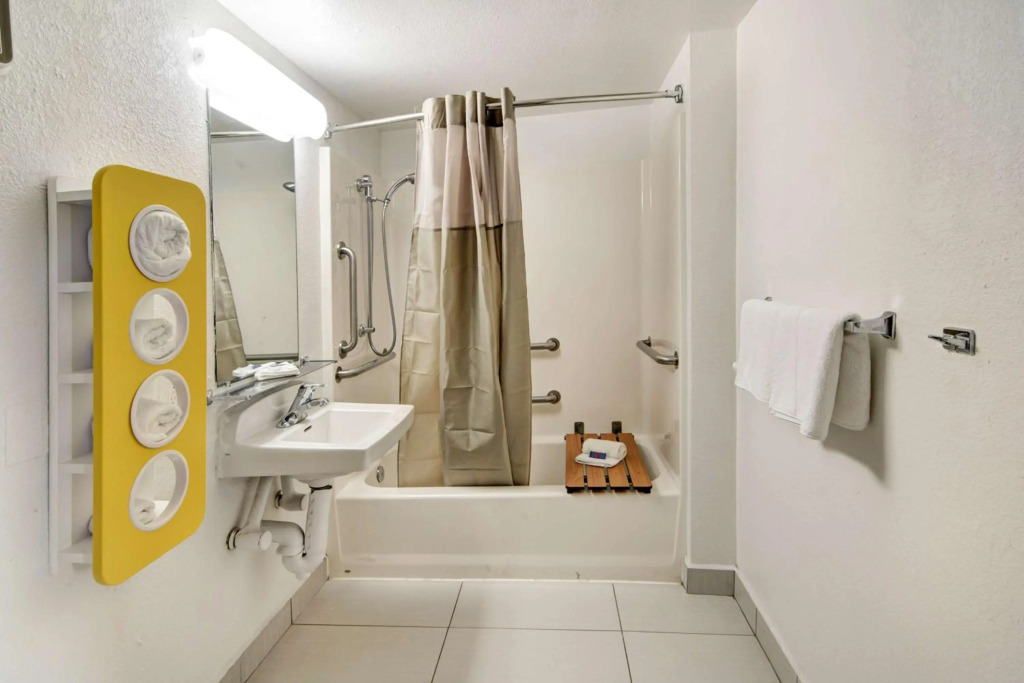 Motel 6-Dallas, TX - Forest Lane