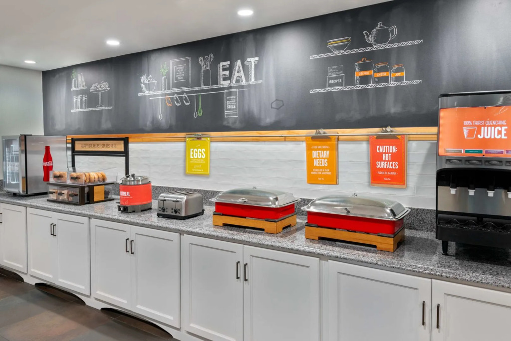 Hampton Inn Hartford Airport