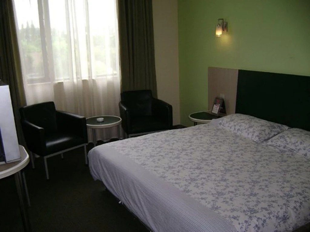 Motel 168 Shanghai Jiading Bole Road Branch