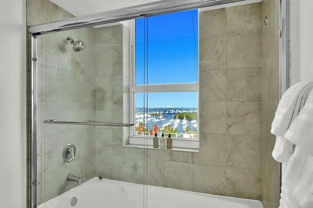 Fabulous 2-Bedroom in the Heart of Grove
