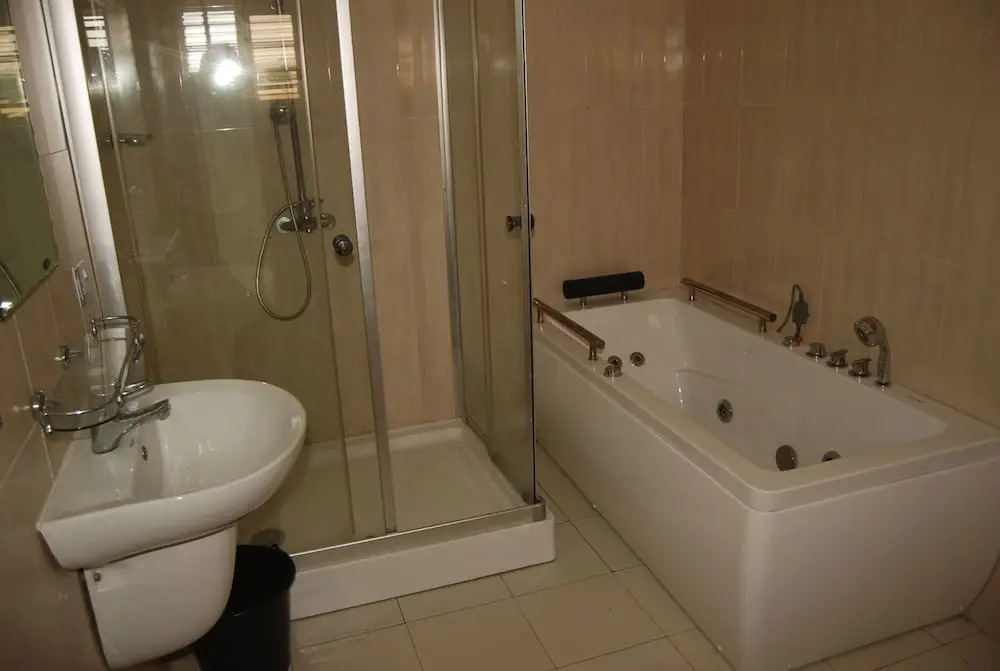 Kings Court Apartment