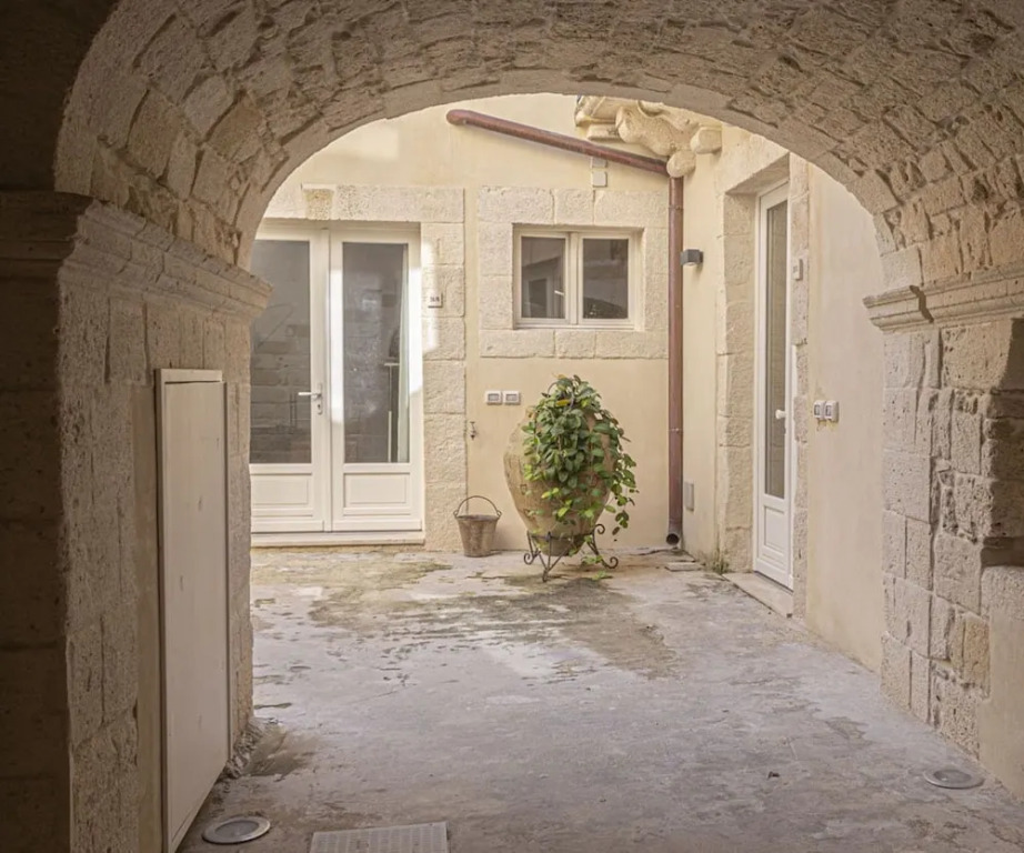 Isabella di Castiglia Apartments