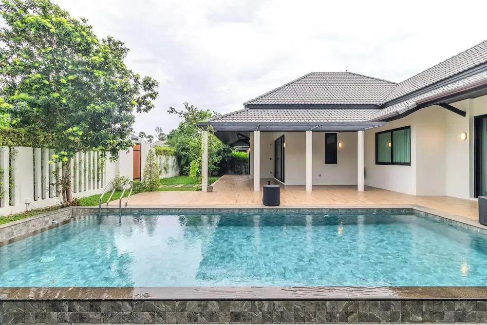 3BR Pool Villa Bathtub Near Beach V243