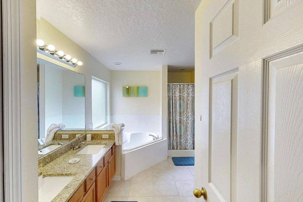 5 Bedroom Beautiful Pool Home! 5 Home by Redawning