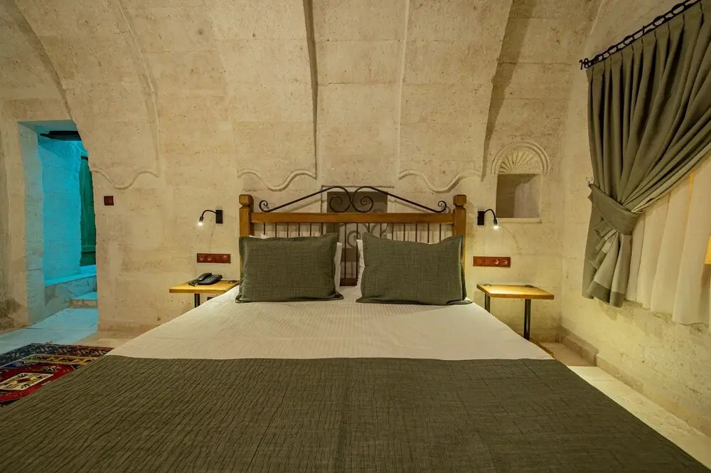 Arkelas Cave House