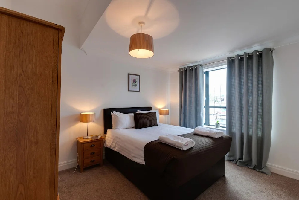 Base Serviced Apartments - The Docks