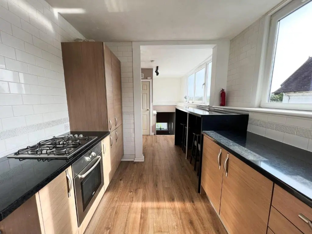 A Spacious Flat with Character - Private Car Space