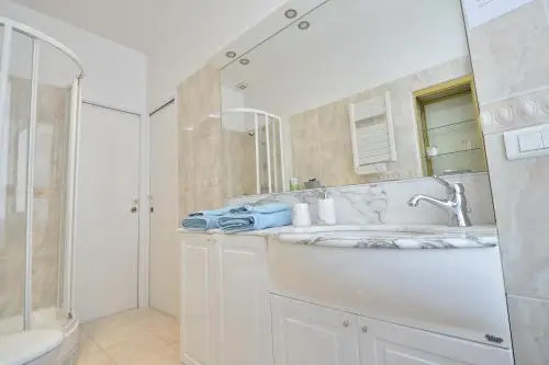 Champs-Élysées Executive Apartment